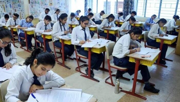 BSEB Exam Notice: 1 फरवरी से होने वाले 12वीं की परीक्षा में हुए बदलाव! जूता मौजा पहन कर दे सकेंगे परीक्षा! पत्र जारी